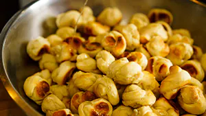 Garlic Bread Nuts